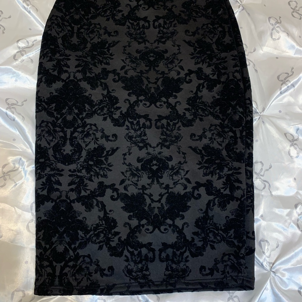 a'gaci Black Floral Midi Skirt
First B